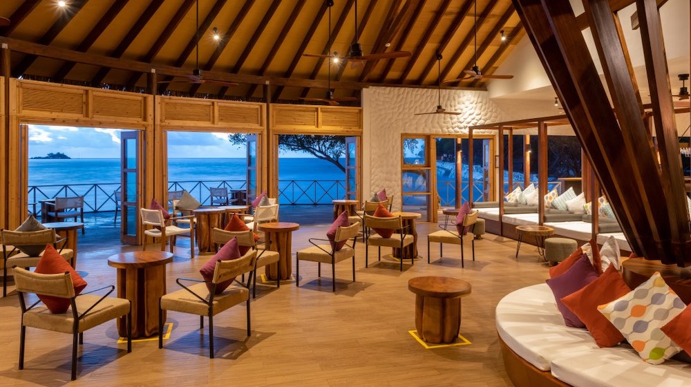 Raiyvilla Bar at Cinnamon Dhonveli thumbnail 4
